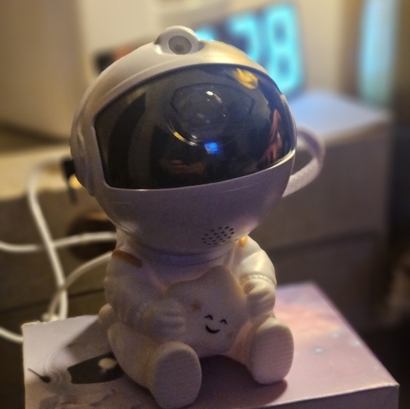 Cute Astronaut Night Light Check Out My Video - Picture 1 of 5